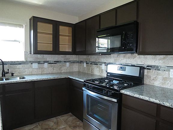 3rd image of 1939 Courtside Place Dr