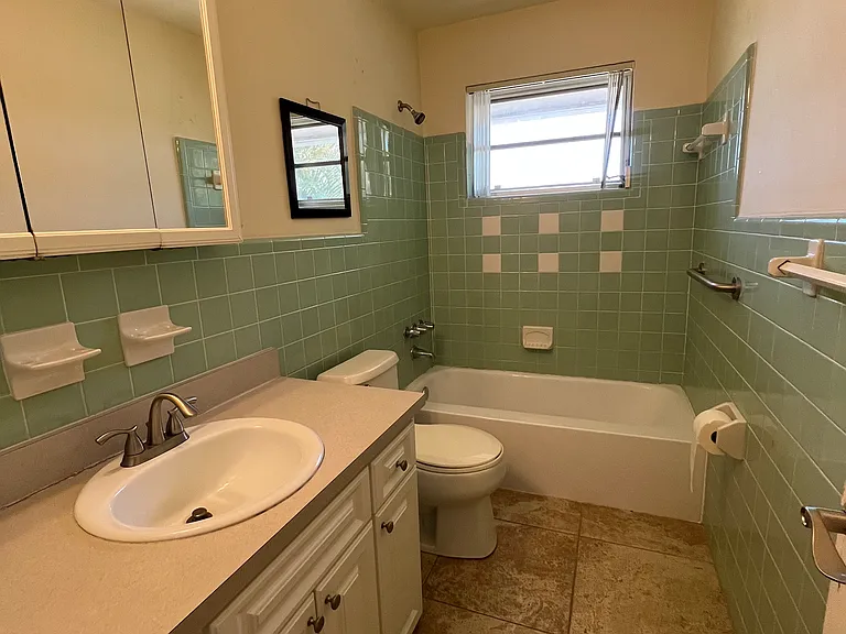 2738 NE 30th Pl #6 — Photo 7