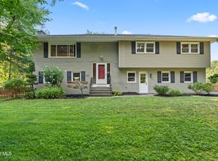 921 E Pine Hill Dr, Schenectady, NY 12303