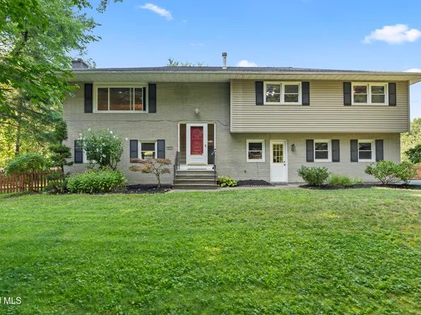 921 E Pine Hill Drive, Schenectady, NY 12303