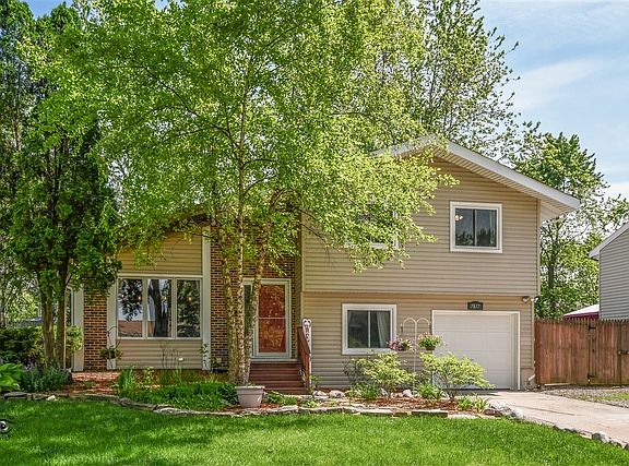3rd image of 7817 W Laurel Dr