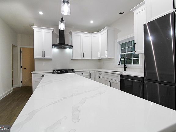 4th image of 29 Twin Creeks Dr