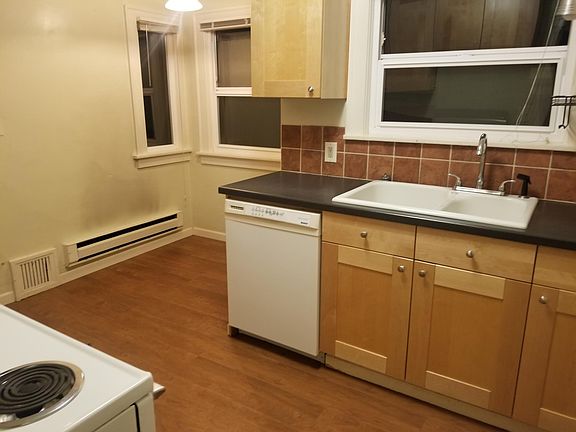 3rd image of 7822 Lake City Way NE #A