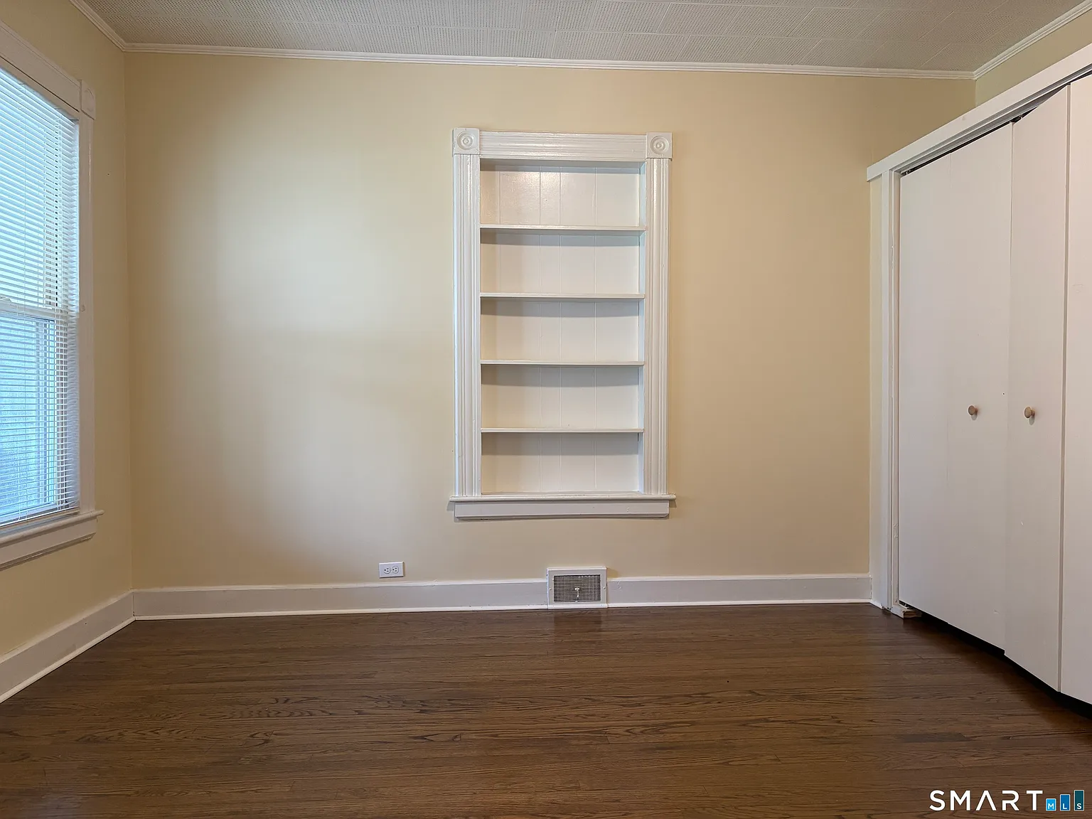 3 bed, 1.0 bath, 2796 sqft, $1,850 — Photo 3