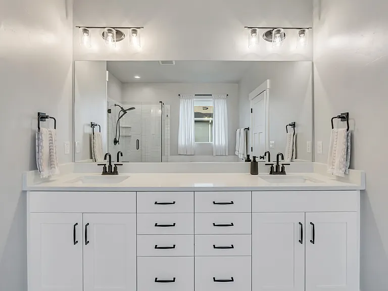 2504 W Sunset Way — Photo 11