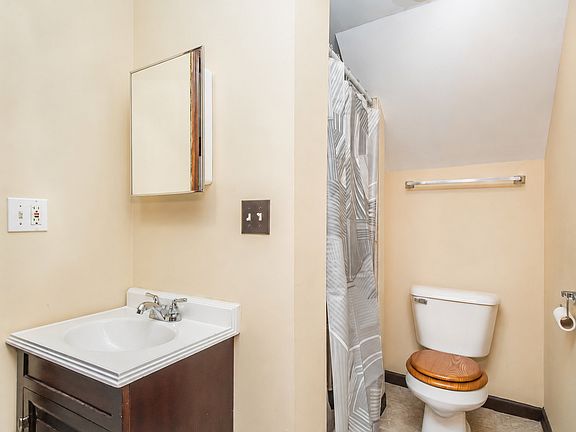 4th image of 2736 Prairieview Ln S