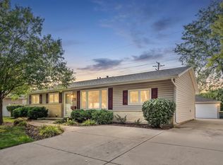 224 Redwood Ave, Elk Grove Village, IL 60007