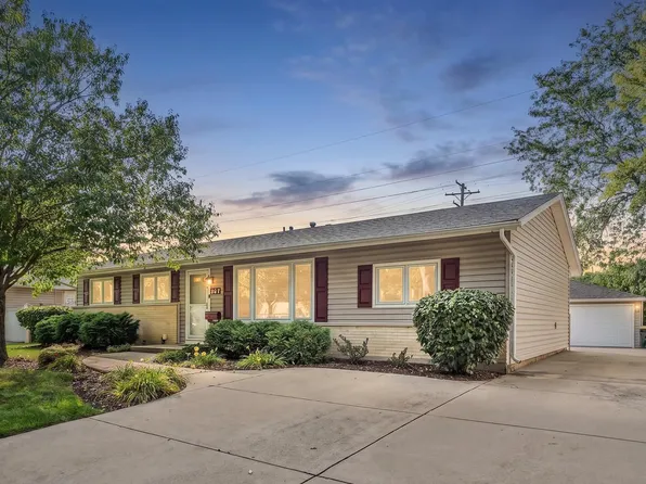 224 Redwood Ave, Elk Grove Village, IL 60007