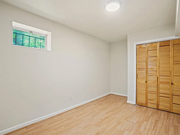 1141 N Vernon St — Photo 41