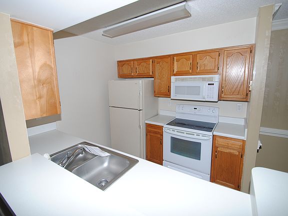 2nd image of 3841 Lasalle Dr APT 103
