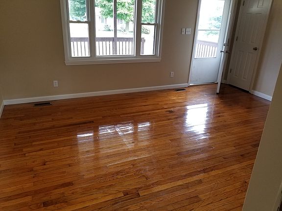 5th image of 406 Skyline Dr