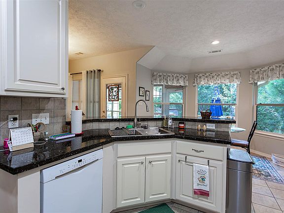 3rd image of 10486 Parkside Dr