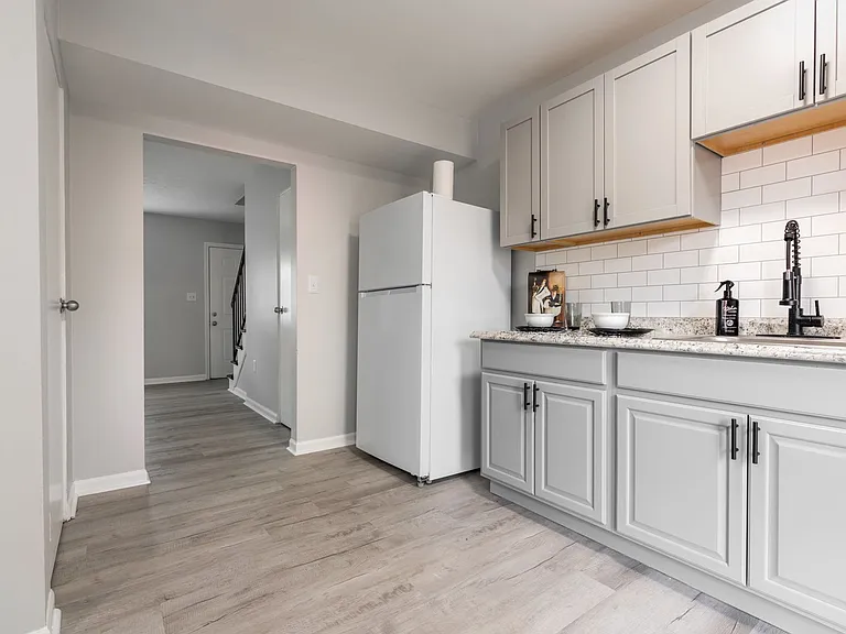 Carpenter Apartments — Photo 30