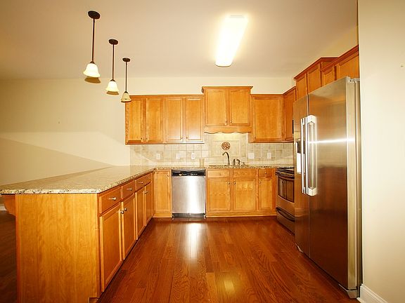 3rd image of 421 Birchwood Dr