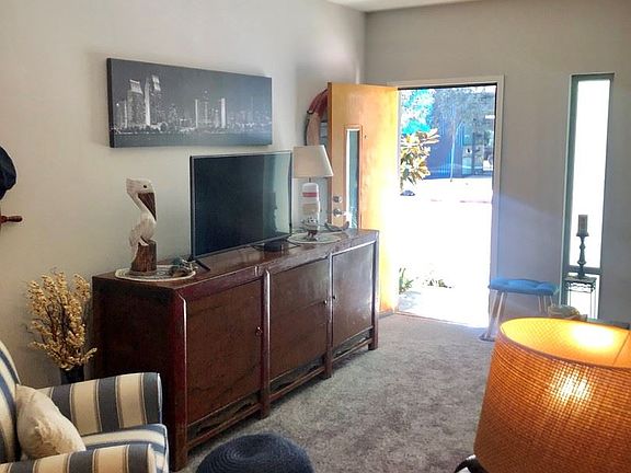 4th image of 425 W Beech St Unit 108