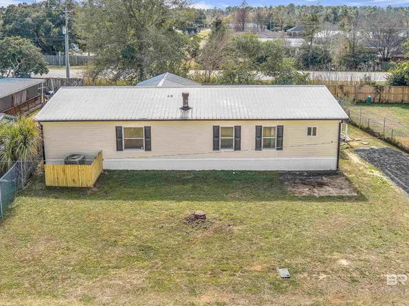 102 S Wren Ln, Robertsdale, AL 36567