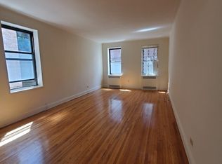 65-74 Saunders St #1R, Rego Park, NY 11374