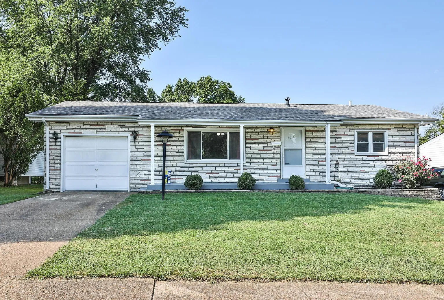 710 Bellflower Dr photo 1