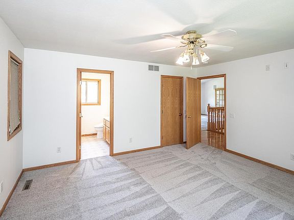 3rd image of 700 Ridge Rd