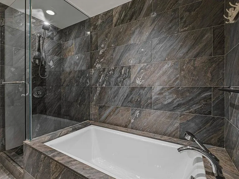 1111 Alberni St #2206 — Photo 9