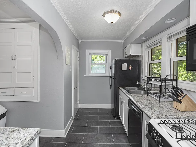 1342 Miner St — Photo 20
