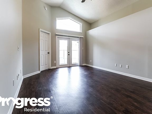 3rd image of 124 Lakebreeze Cir