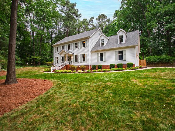 3rd image of 104 Larkwood Ln