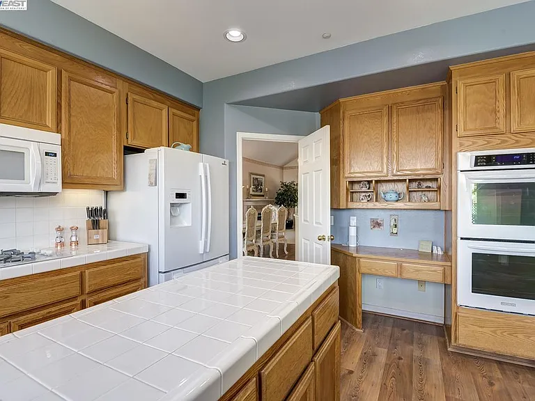 3644 Glasgow Cir — Photo 11