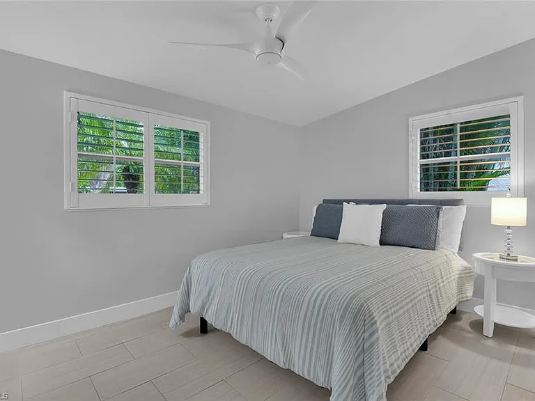 2048 Harbor Ln — Photo 18