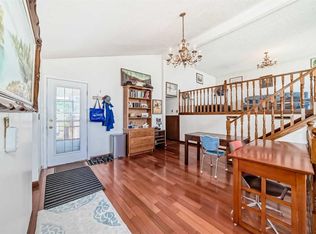 4407 NE Bowness Rd NW, Calgary, AB T3B 0A7