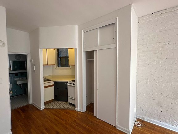 3rd image of 311 E 90th St APT 3B