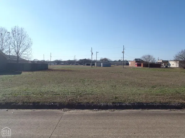 201 Olivia Dr, Newport, AR 72112