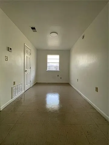 3 bed, 1.5 bath, 1098 sqft, $1,500 — Photo 2