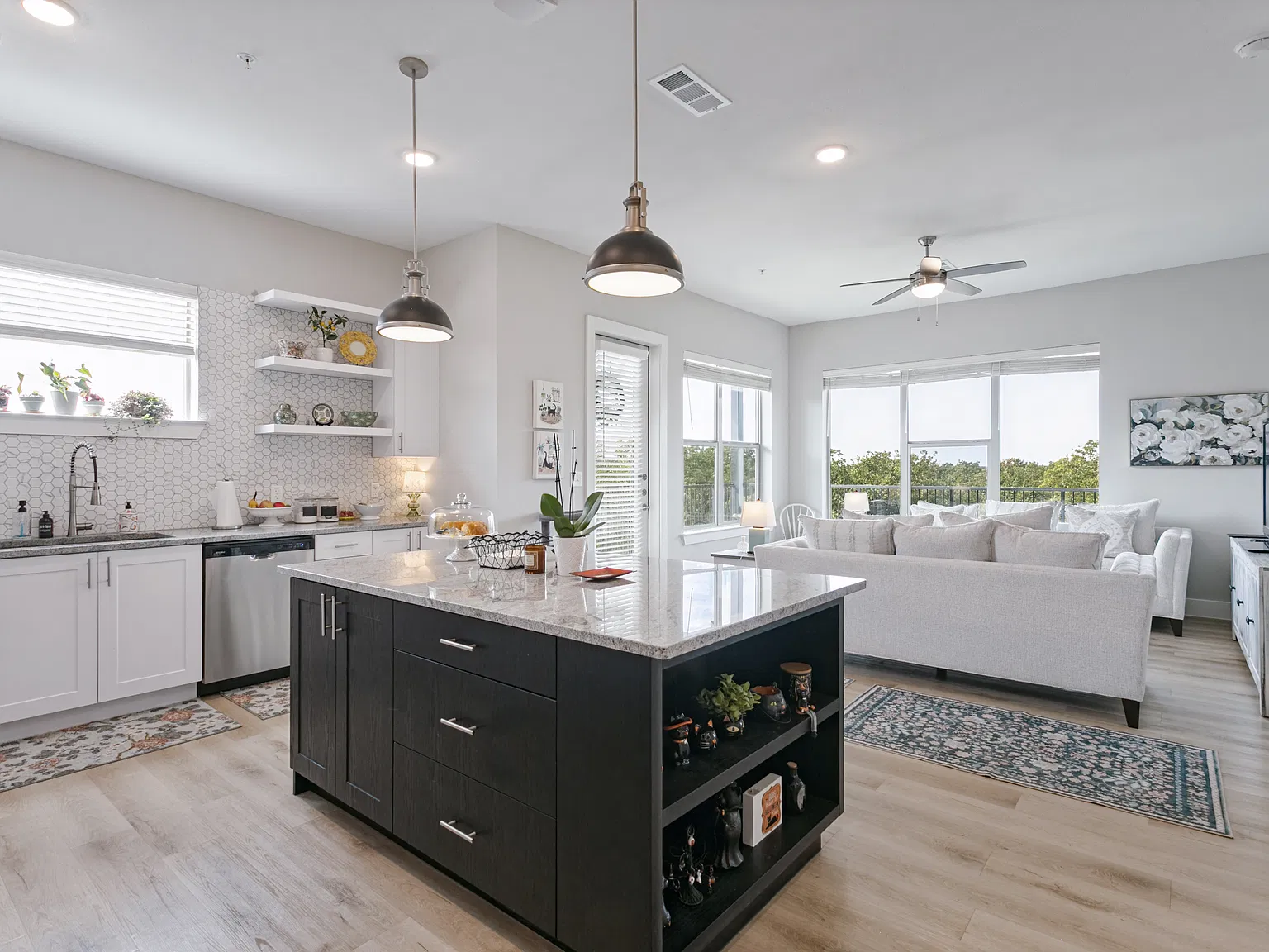 2 bed, 1276 sqft, $1,800 — Photo 2