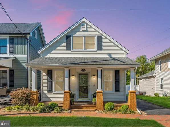 54 Church St, Windsor, NJ 08561