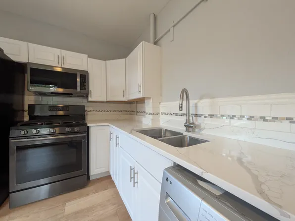 425 Smith Ave N #2, Saint Paul, MN 55102