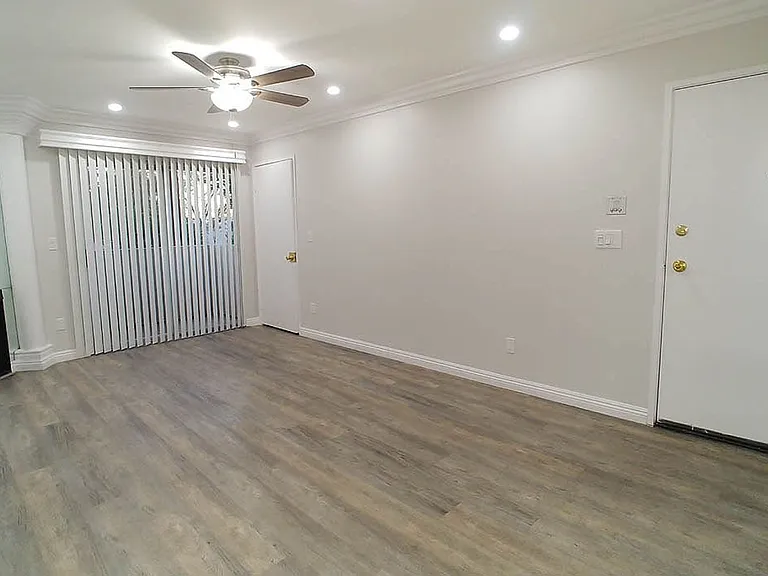 14242 Roscoe Blvd — Photo 10