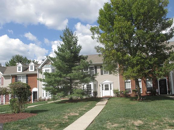 3rd image of 106 Shrewsbury Ct