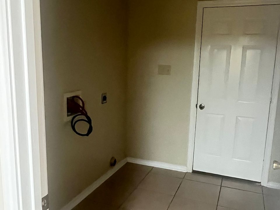 1st image of 220 Forest Dr