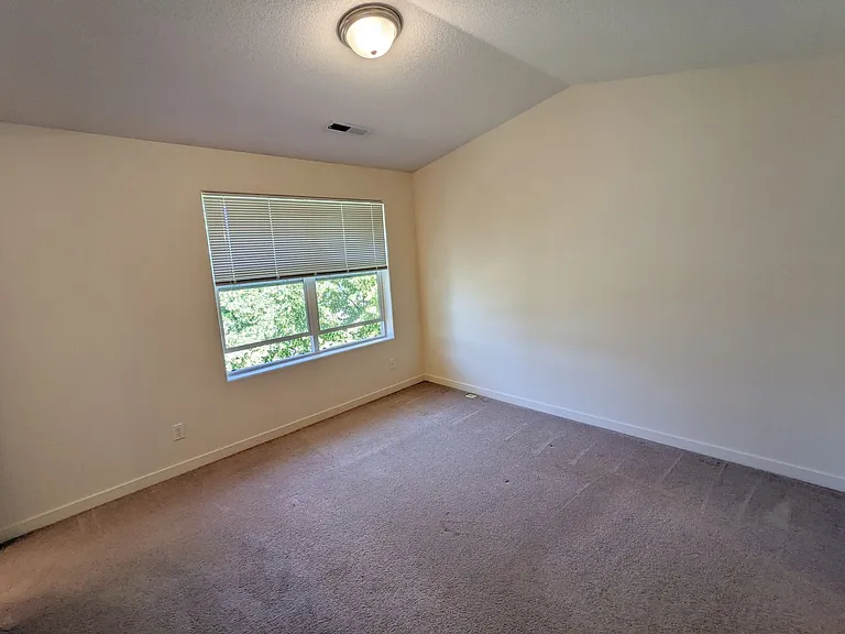 Halsey East Townhomes — Photo 23