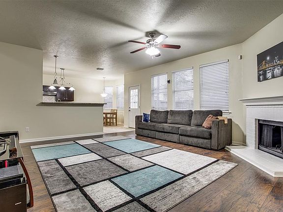 5th image of 1805 Oak Lodge Dr