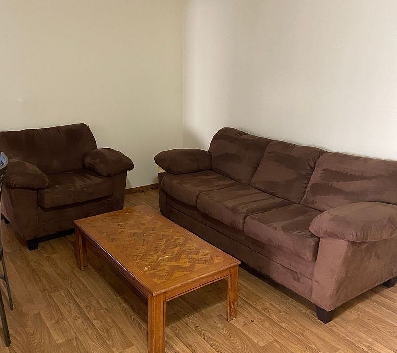 1st image of 905 W Oregon St #301