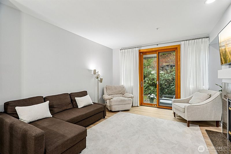 4th image of 21264 SE 42nd Lane #21264
