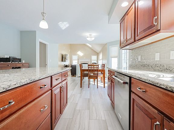 4th image of 17 Amherst Rd