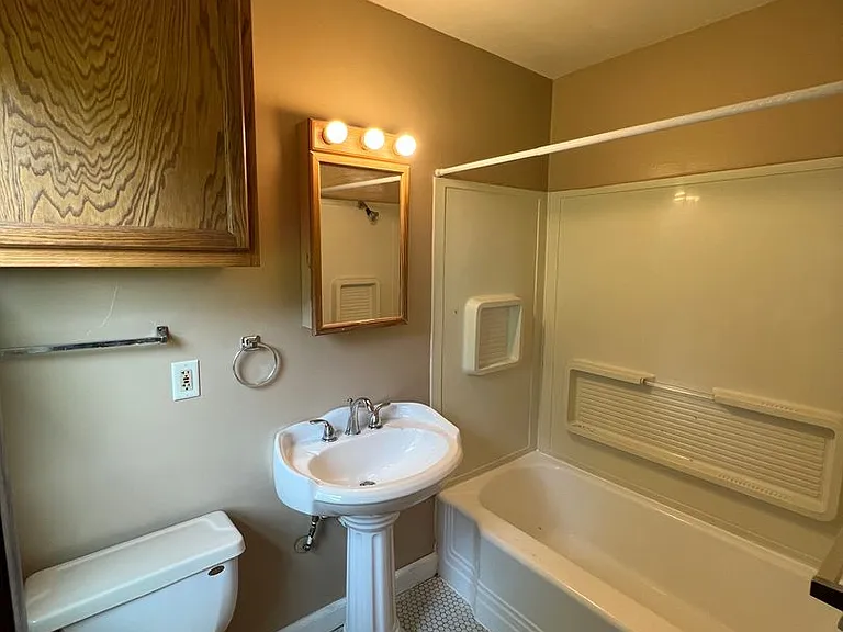115 W Spruce — Photo 9