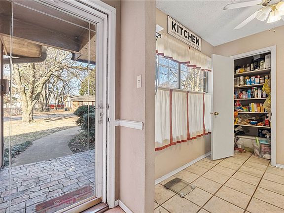 5th image of 14762 Oak Crest Dr