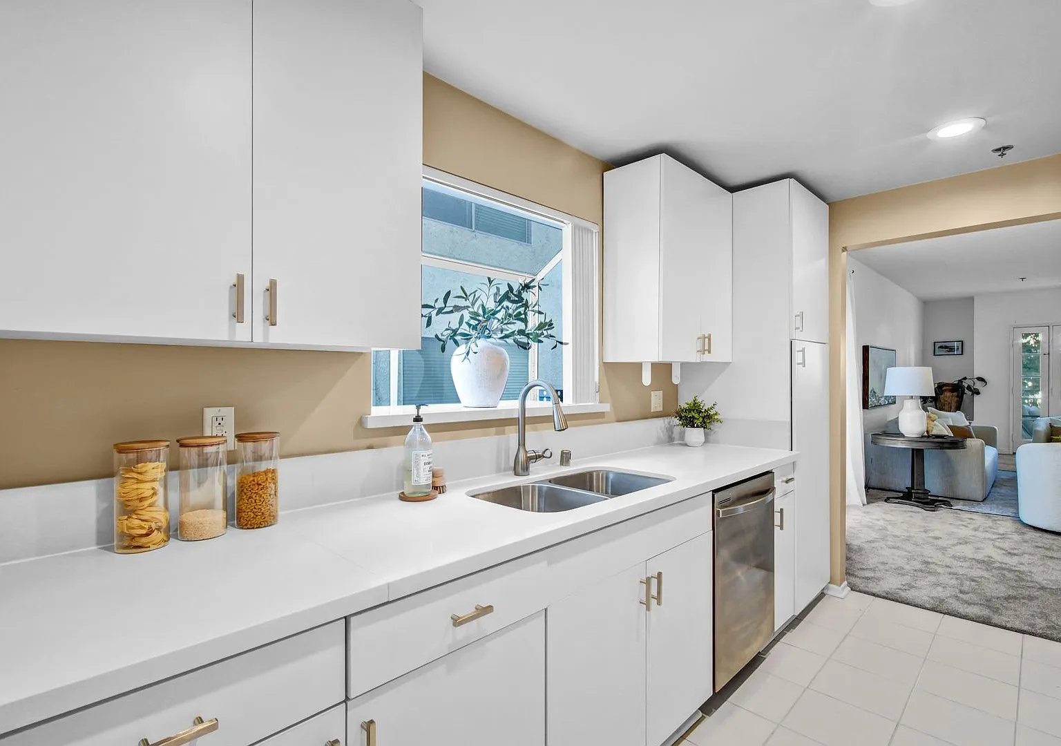Prime Westwood Location! — Photo 2