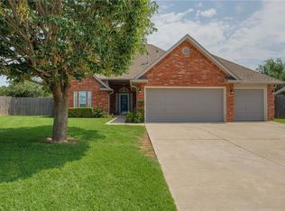 841 SW 41st St, Moore, OK 73160