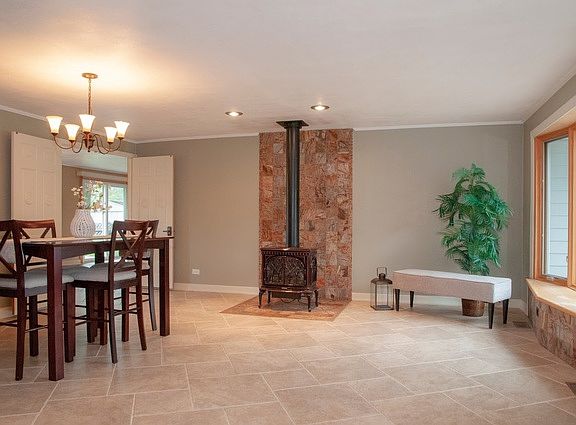 4th image of 810 Walden Ct