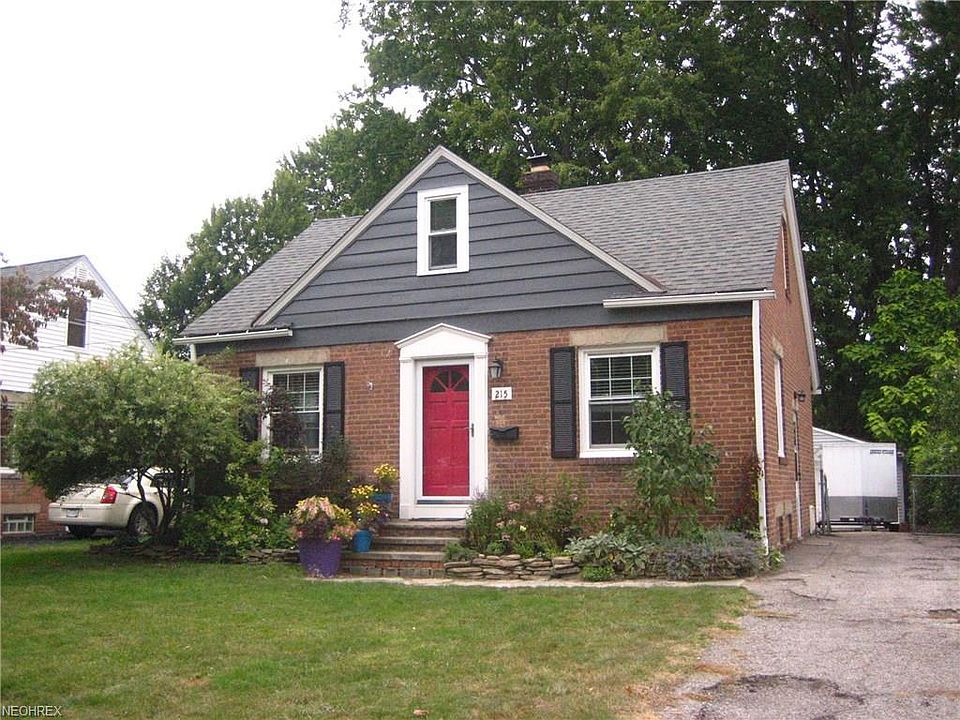 1st image of 215 Waverly St